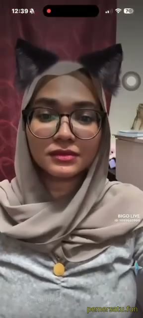 P22 Yungrosa Hijab Kacamata Binal