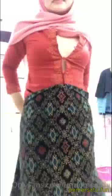 P19 Jilbab Anggun Ternyata Sangean