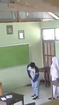 Video Viral Terbaru Ngintip Temen Jilbab Di Kelas Ternyata Sepong Kontol PEMERSATUDOTFUN