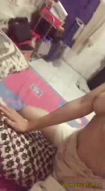 P10 Dian Abg 18yo Suka Colmek Genjot Bantal Kena Entot