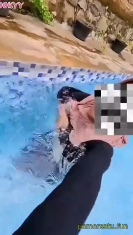 Renang Hijab Pamer Tetek Di Kolam