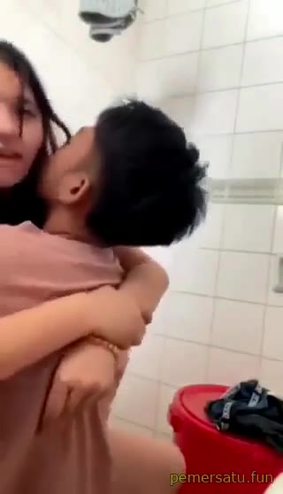 Sekolah Sepasang Remaja Ceweknya Cantik Abg 18yo Ngentot Di Wc