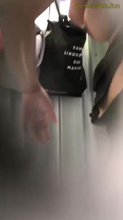 P9 Konten Ngintip Di Wc Kolam Renang Umum