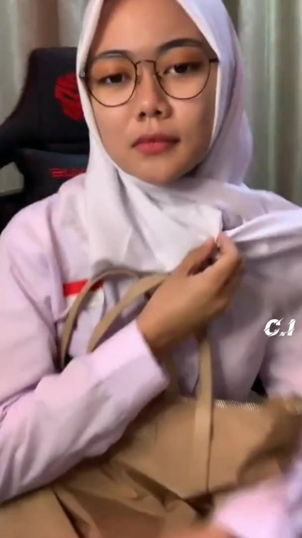 [ML] 112 Dedek Hijab Gemezin Baju Sekolah