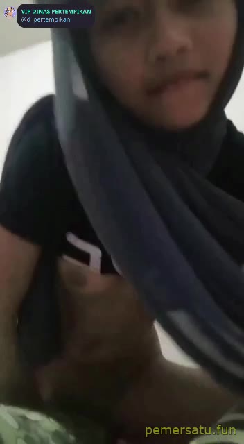 P2 Jilbab Memek Becek Sange Ngangkang