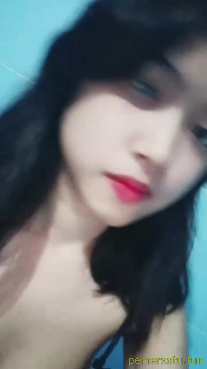 Tobrut Anak Esma Pake Baju Haram Colok Memek Sempit