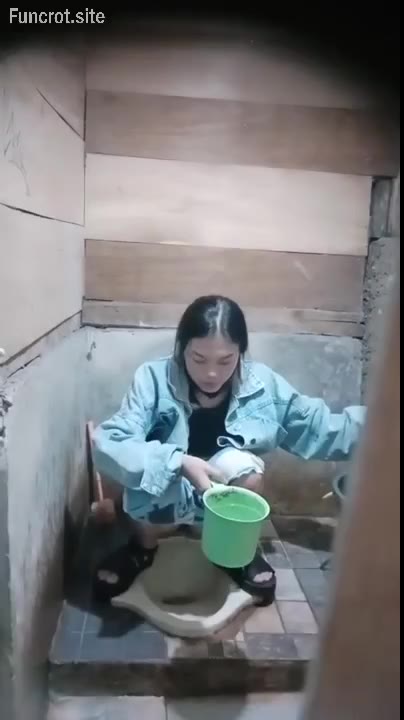 Sangar Ngintip Pipis Jaket