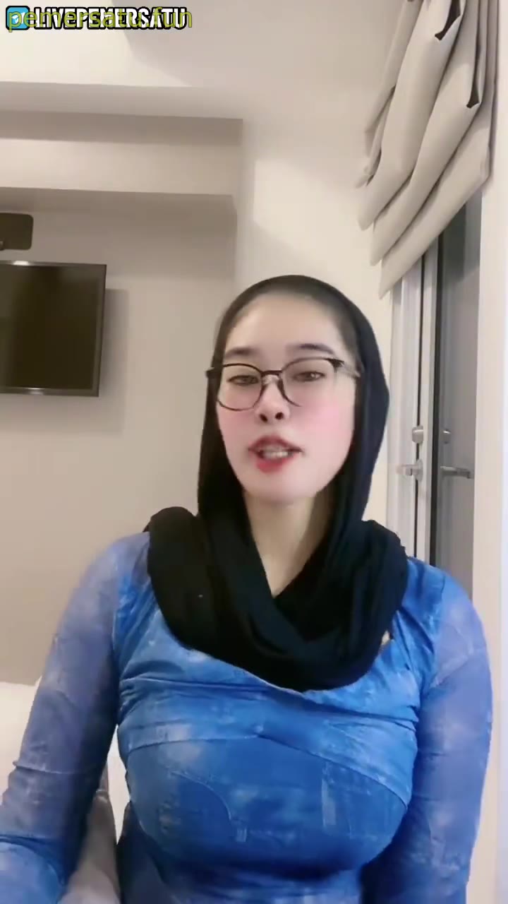 P3 Laura Hijab Tobrut Kacamata Binal