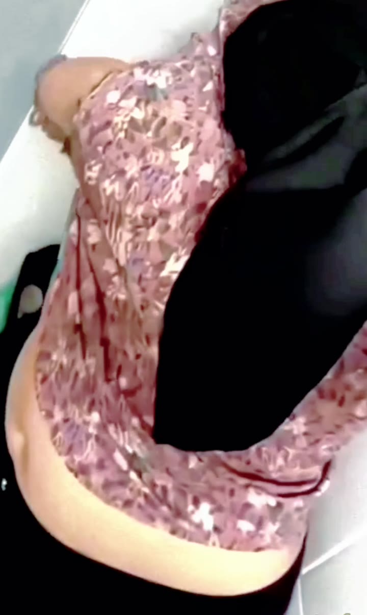P2 Renii Jilbab ABG 18yo Tiktoker Goyang Panas