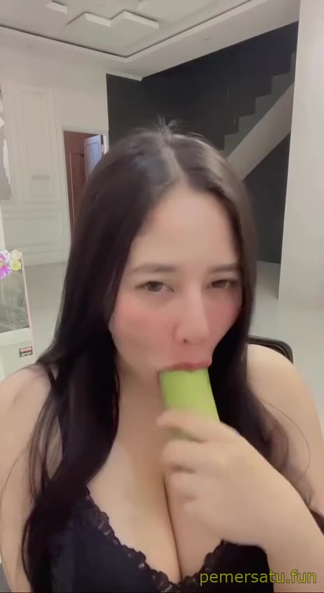 P48 Ochi Berlian Tante Selebgram Montok