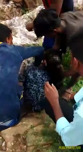 P1 Ketauan Mesum Gadis Abg Kacamata Digilir Warga