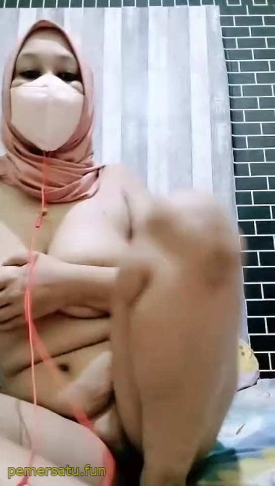 Bau MIUMIU Hijab Stw Remas Tobrut Lalu Pegang Memek