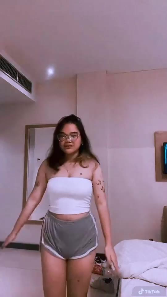 Video Viral Terbaru Review Ngentot Cewek Montok Open Bo Part (4) PEMERSATUDOTFUN