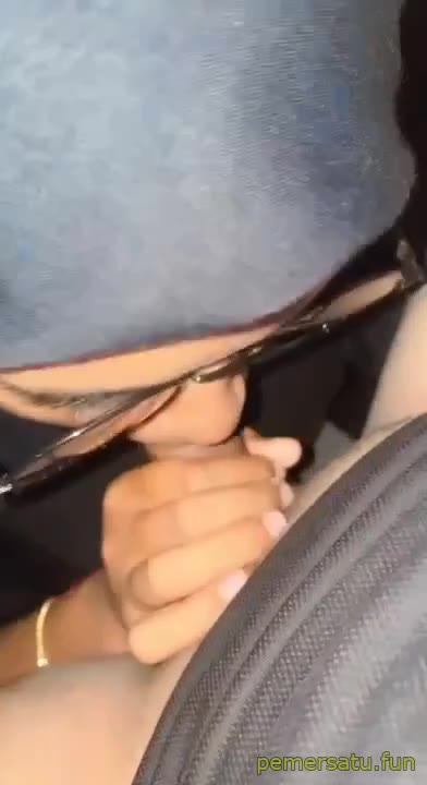  Porno Viral di sepong jilbab kacamata