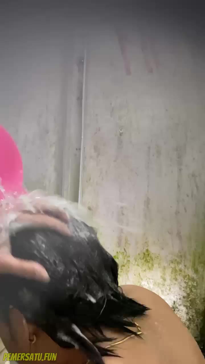 Fulldur Intip Kamar Ganti Kolam Renang Umum