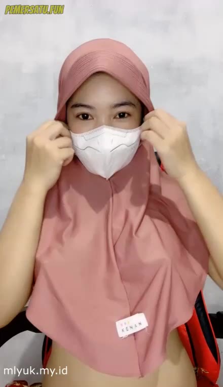 Jilbab Hijab Telanjang Hanya Pakai