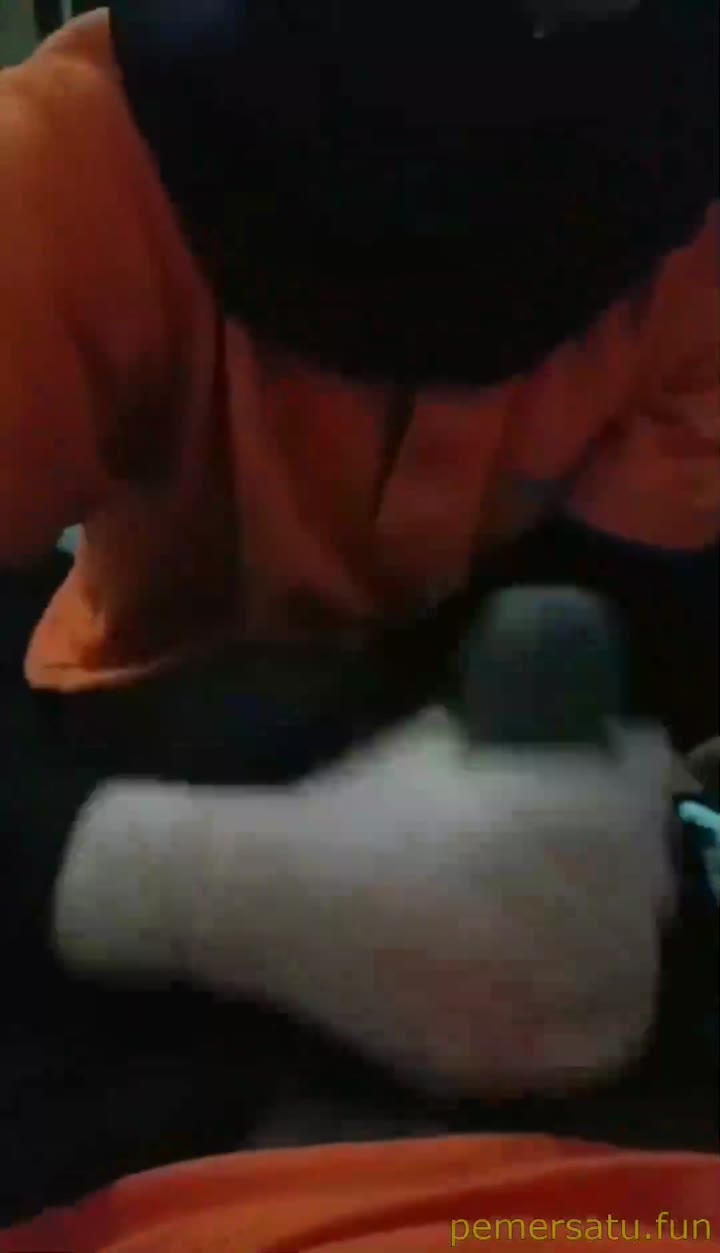 P5 Karyawati Hijab Penurut Sepong Kontol Hitam