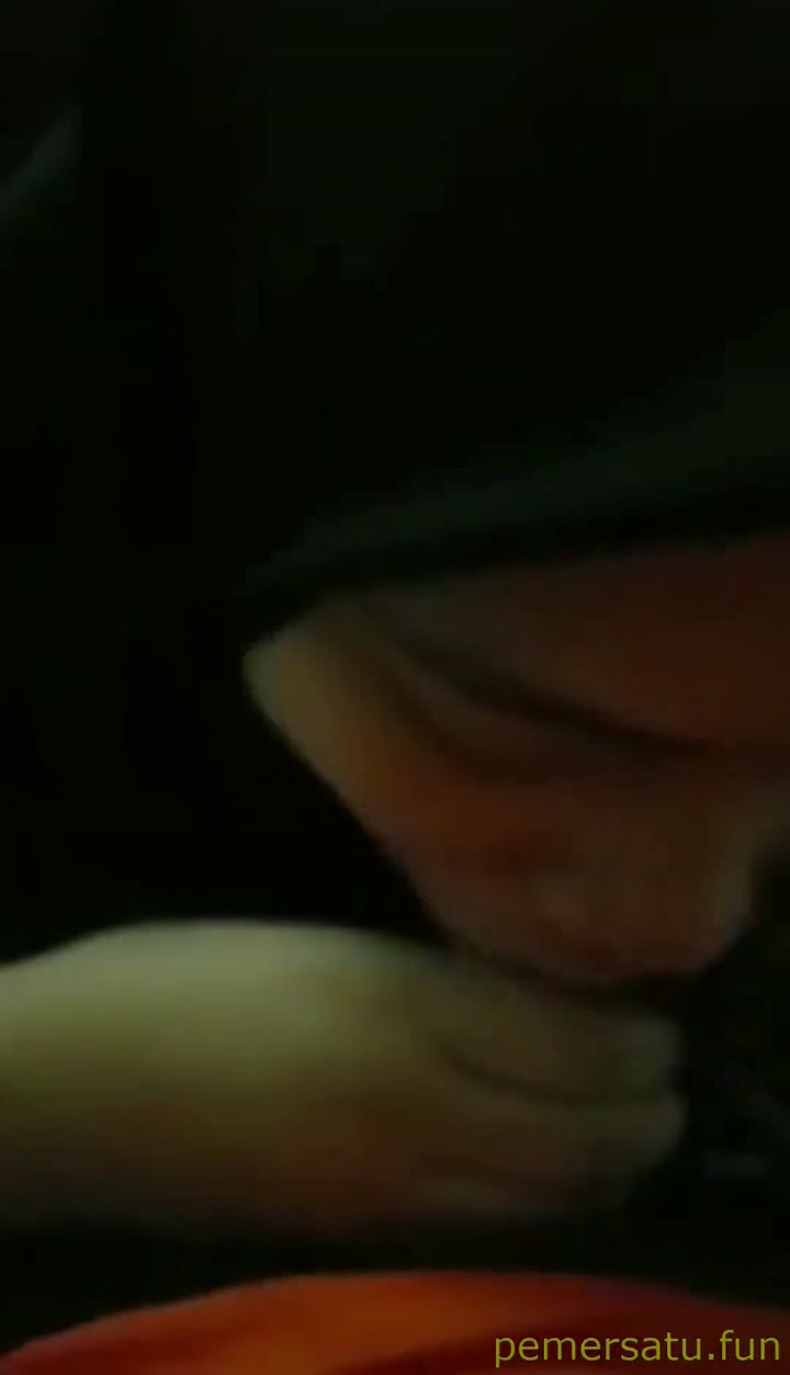 P4 Hijab Hitam 19yo Sepong Kontol Tanpa Sunat