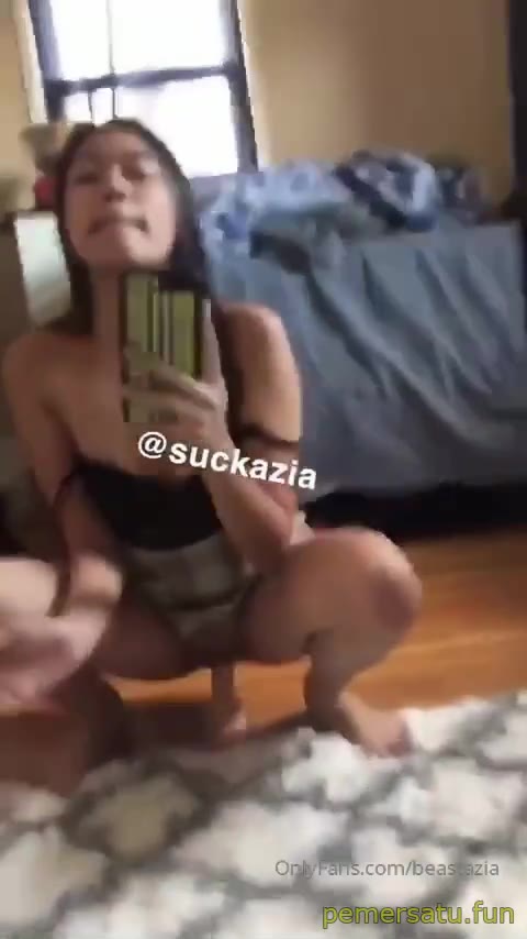 P77 Azialv Hitam Manis Rambut Pirang