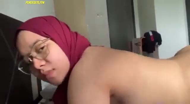 P12 Jilbab Merah Penggemar Ngentot Kontol Part
