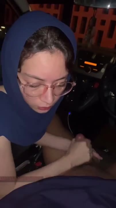 Lemes Jilbab Biru Ngentot Di Mobil Sampe