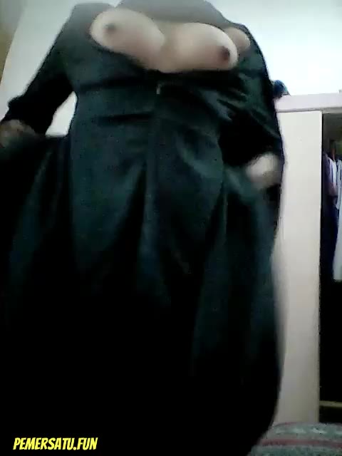 373) Jilbab Hitam Lugu Kelihatannya Pakai Kacamata Eh Sange(2023 06 09 13 32 40