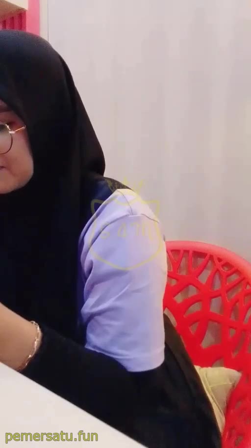P2 Amel Hijab Sange Kacamata Gemar Colok Memek Becek Banjir