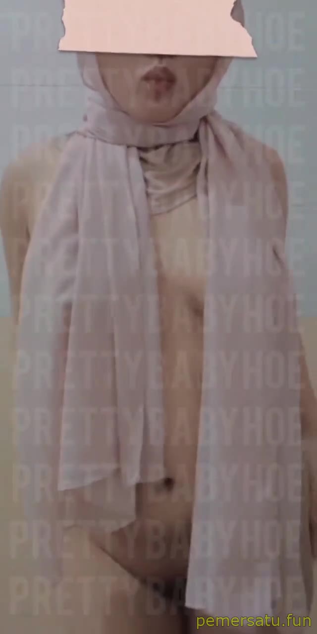 Fulldur Hijab Sange Memainkan Dildo