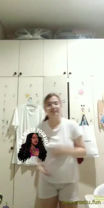 P46 Anna Kristina Ylaya Tobrut Kacamata Mov