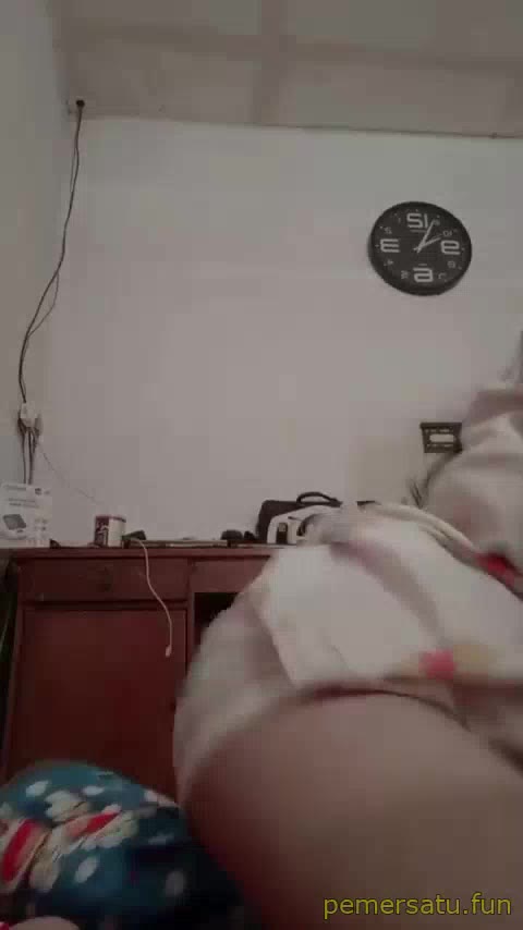 P16 Nana Cewek Sange Pake Piyama Colmek