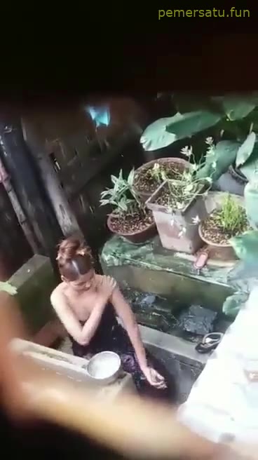 P10 Kamera Tersembunyi Intip Mandi