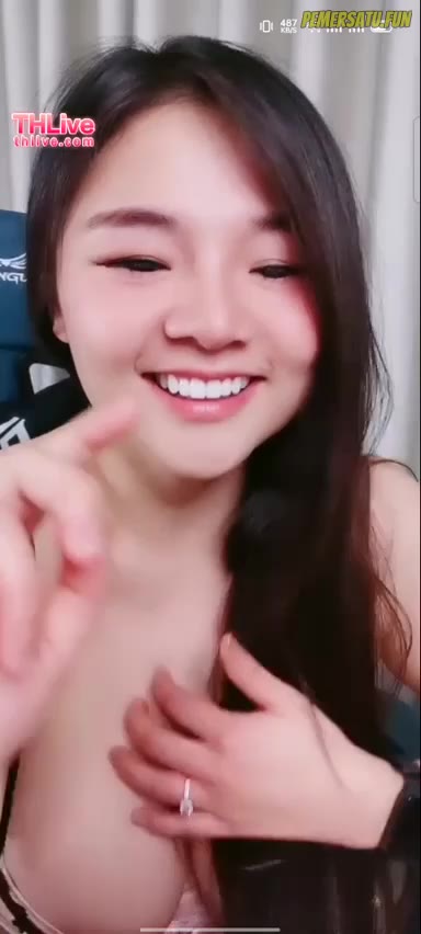 Telanjang Gamer Cantik Imut Cute