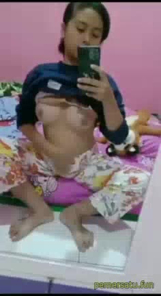 P3 Abg 18yo Pamer Hape Baru Dan Susu Segar