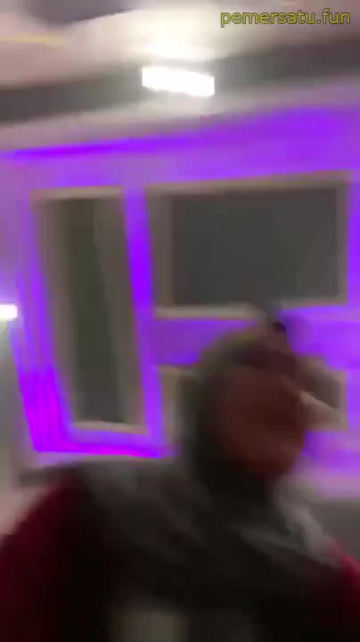 Kontol Jilbab Abu Baju Merah Keliatan Lugu Tapi Sepong