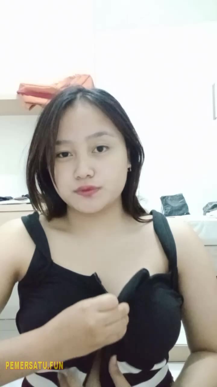 (new) Saya Darla Youtuber Review Toket Sendiri P3