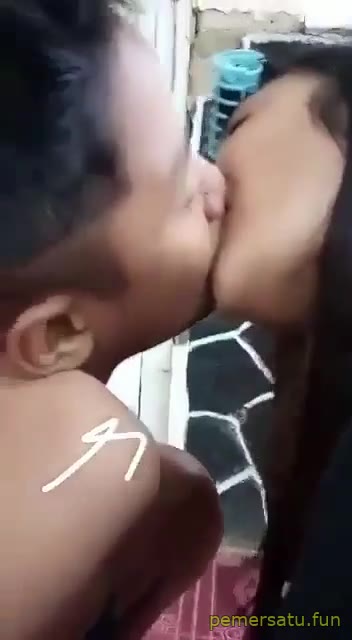 Hitam Pertama Kali Smp Ciuman Pake Bando Baju