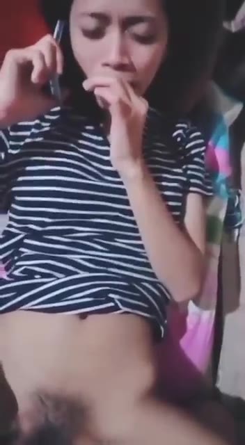 Original JANGAN DI MASUKIN DULU MASIH DI TELPON SUAMI - DoodStream 