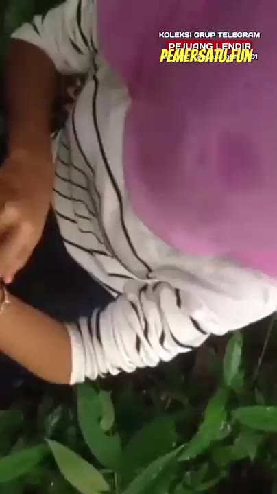 Muntah Jilbab Sepong Pacar Sampai