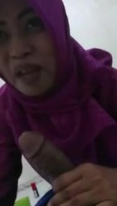 Foto Jilbab Ungu Lagi Nyepong Minta