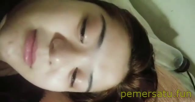 P44 Anna Kristina Ylaya Tobrut Kacamata Mov