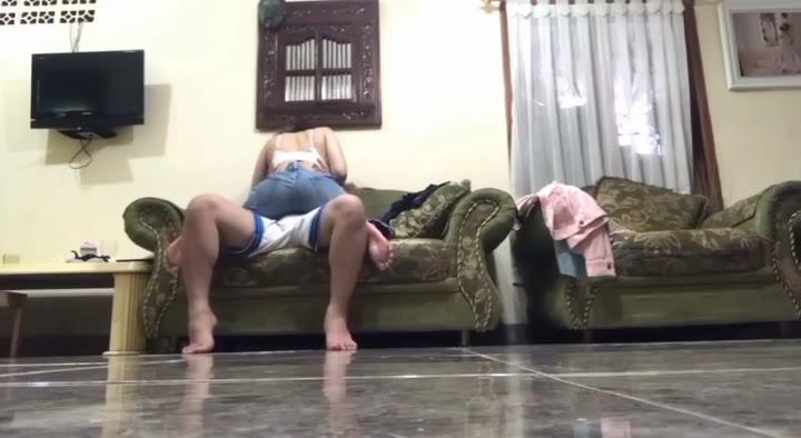 2 Ngentot Sama Pacar Di Ruang Tamu Bagian