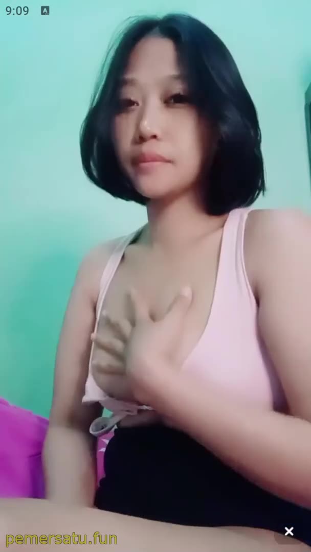 Tetek Nikita Suka Remas