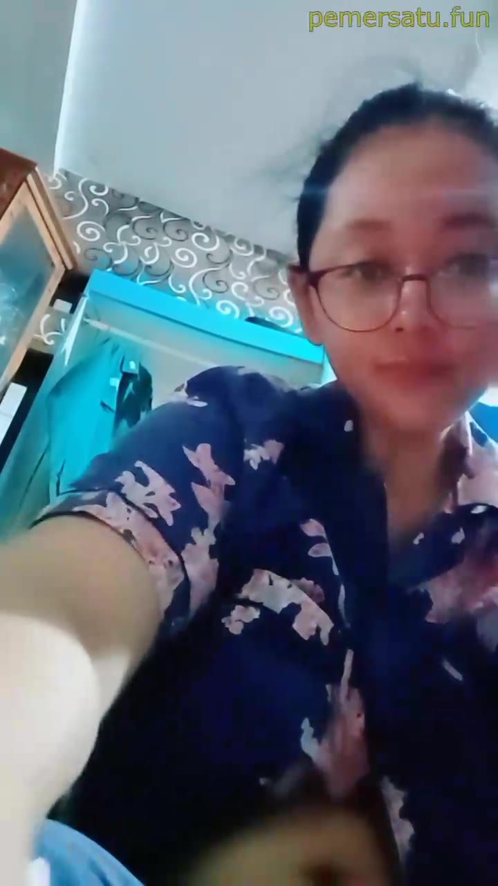 Cantik Lestari Ayu Abg 18yo Kacamata