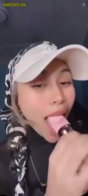 Sepong Hijab Bertopi Belajar