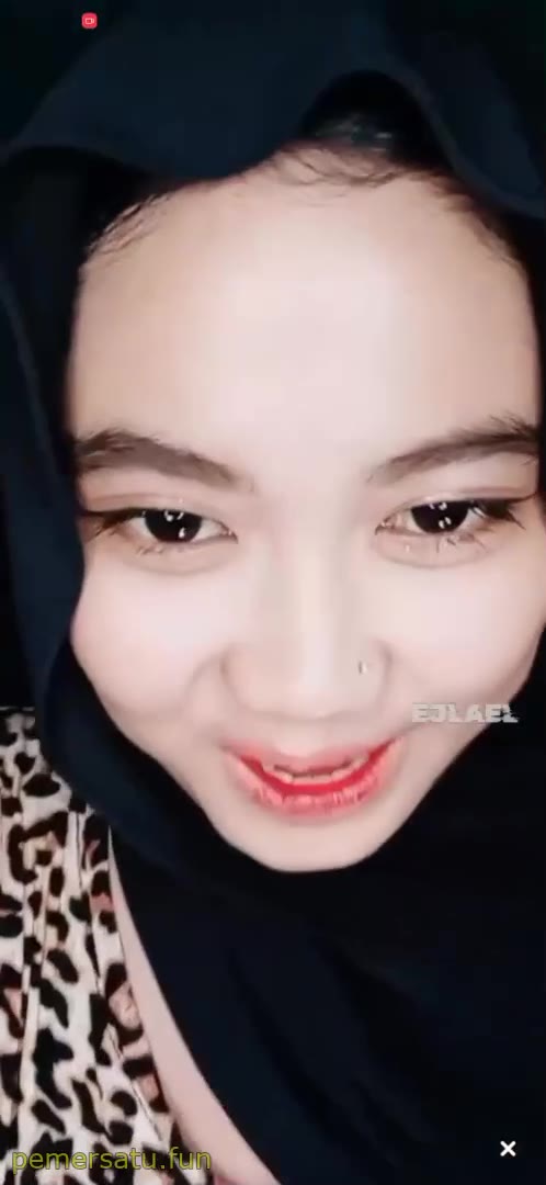 P1 ZX NATALIA Hijab Vcs Sampai Colmek 2025-10