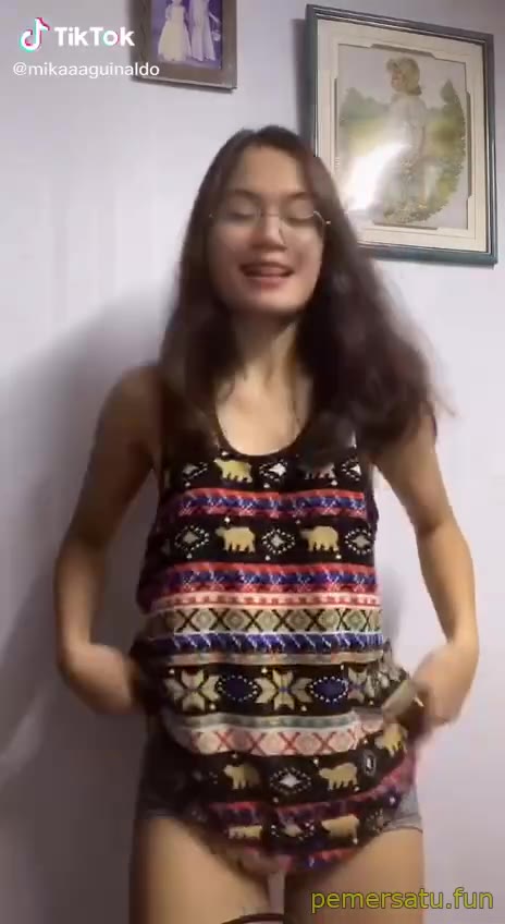 P1 Juli Agustina Kacamata Murah Senyum