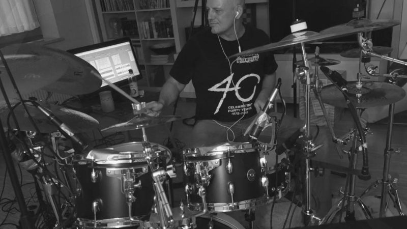 Mike Thorne Youtube - Premium Colorful Texture Gallery - Desktop