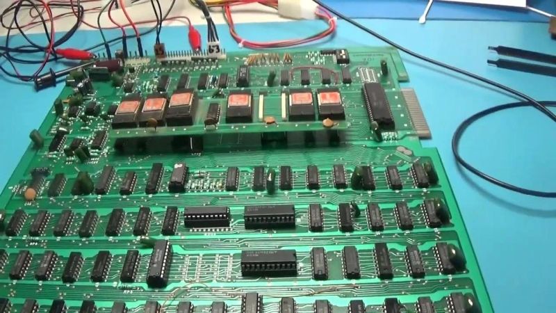 Moon Alien Pcb Arcade Breakers Https Www Arcadebreakers Com Product - Geometric Backgrounds - Incredible Retina Collection