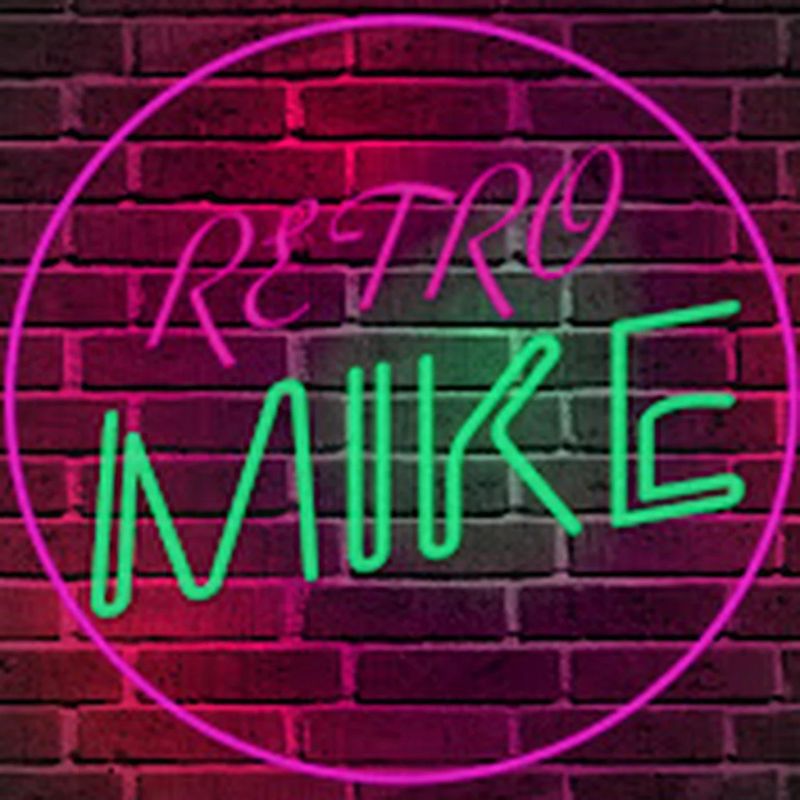 About Me Retro Mike Tech - Download Creative Minimal Photo | Full HD