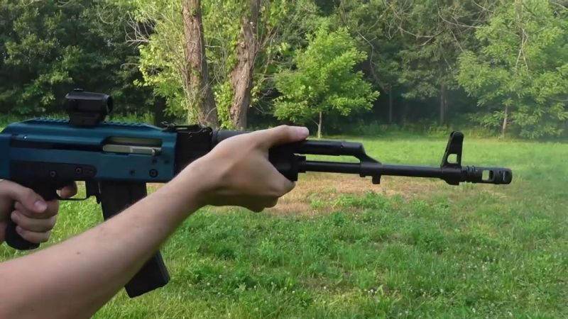 Plastikov V3 - Download Classic Geometric Design | Ultra HD